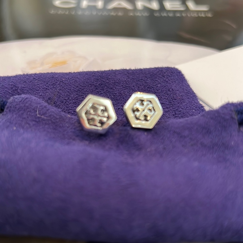 Tory burch, silver T logo stud earrings